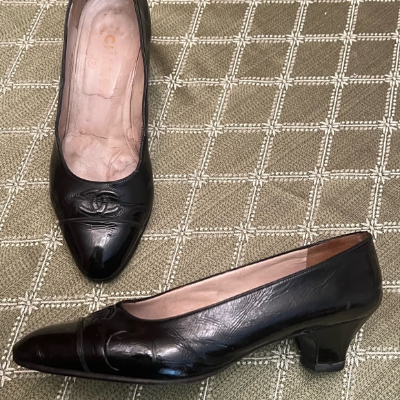 Authentic rare Chanel black leather pumps. Size 8 - Picture 5 of 8